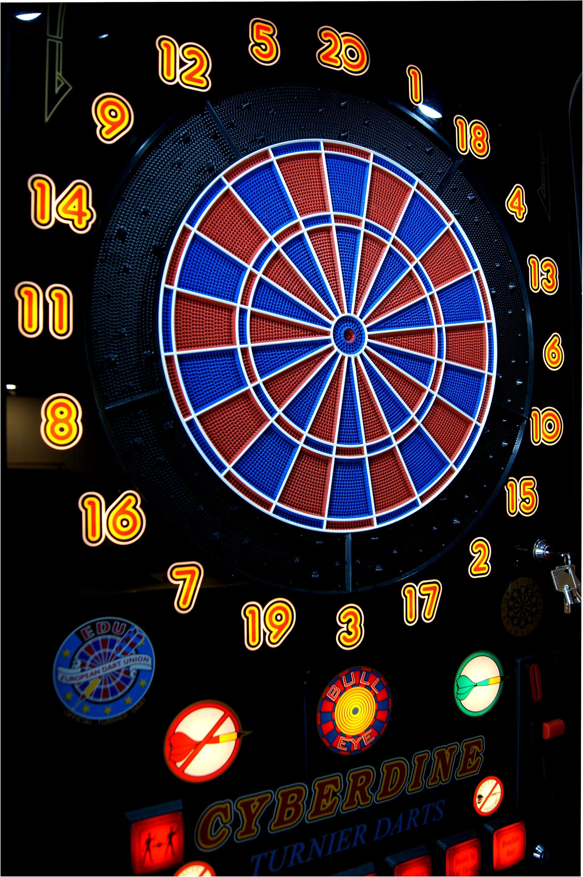 Cyberdine Dartautomat Turnier Standgerät Mit Vielfältigen Spielen Und Moderner Technik Für Bis Zu 8 Spieler