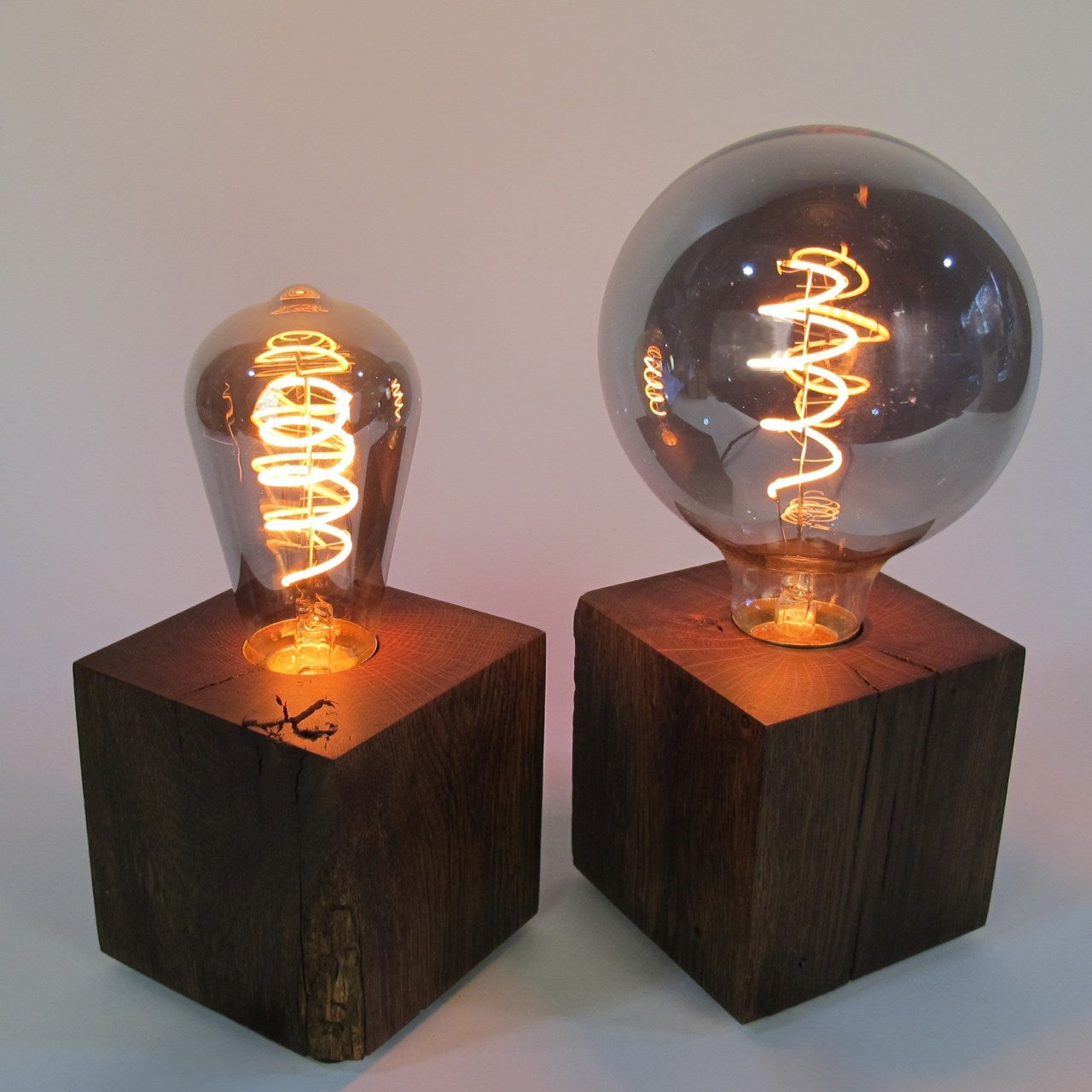 Skumring | Tischlampe aus Räuchereiche 10x10cm