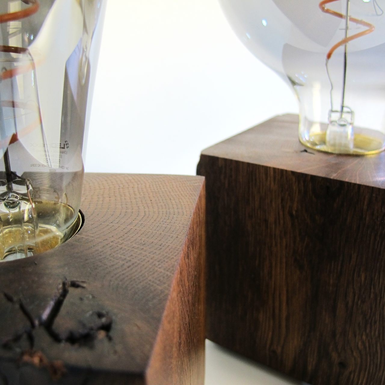 Skumring | Tischlampe aus Räuchereiche 10x10cm