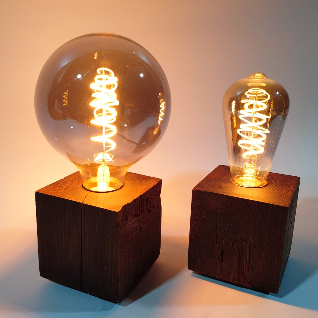 Skumring | Tischlampe aus Räuchereiche 9x9cm