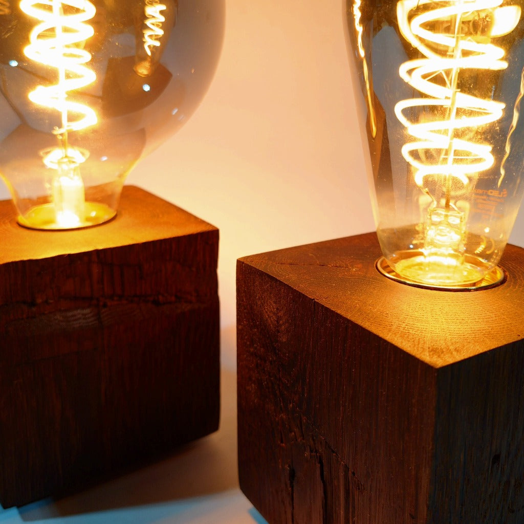 Skumring | Tischlampe aus Räuchereiche 9x9cm